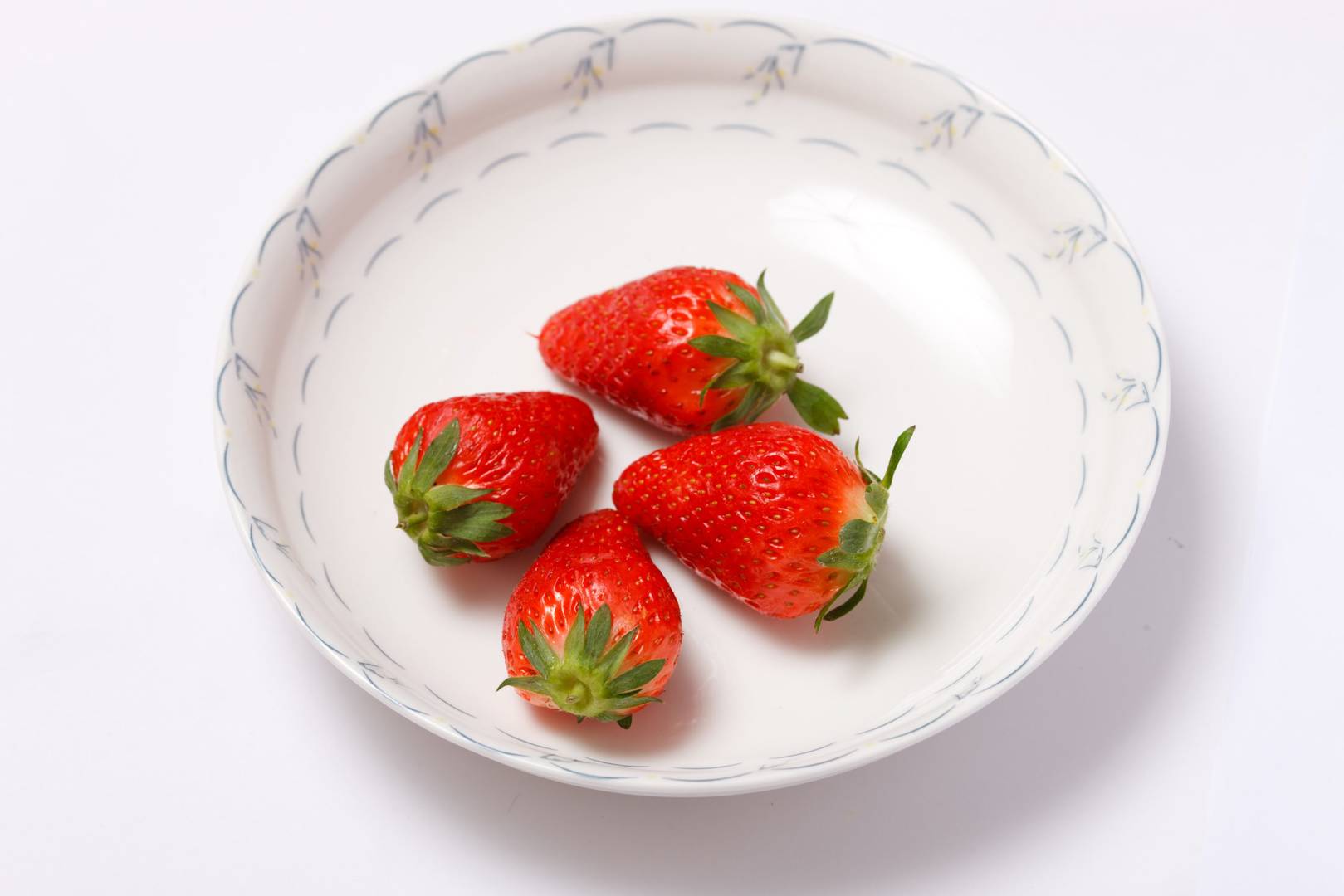 Study of water distribution in strawberries using low-field nuclear magnetic resonance (LF-NMR)